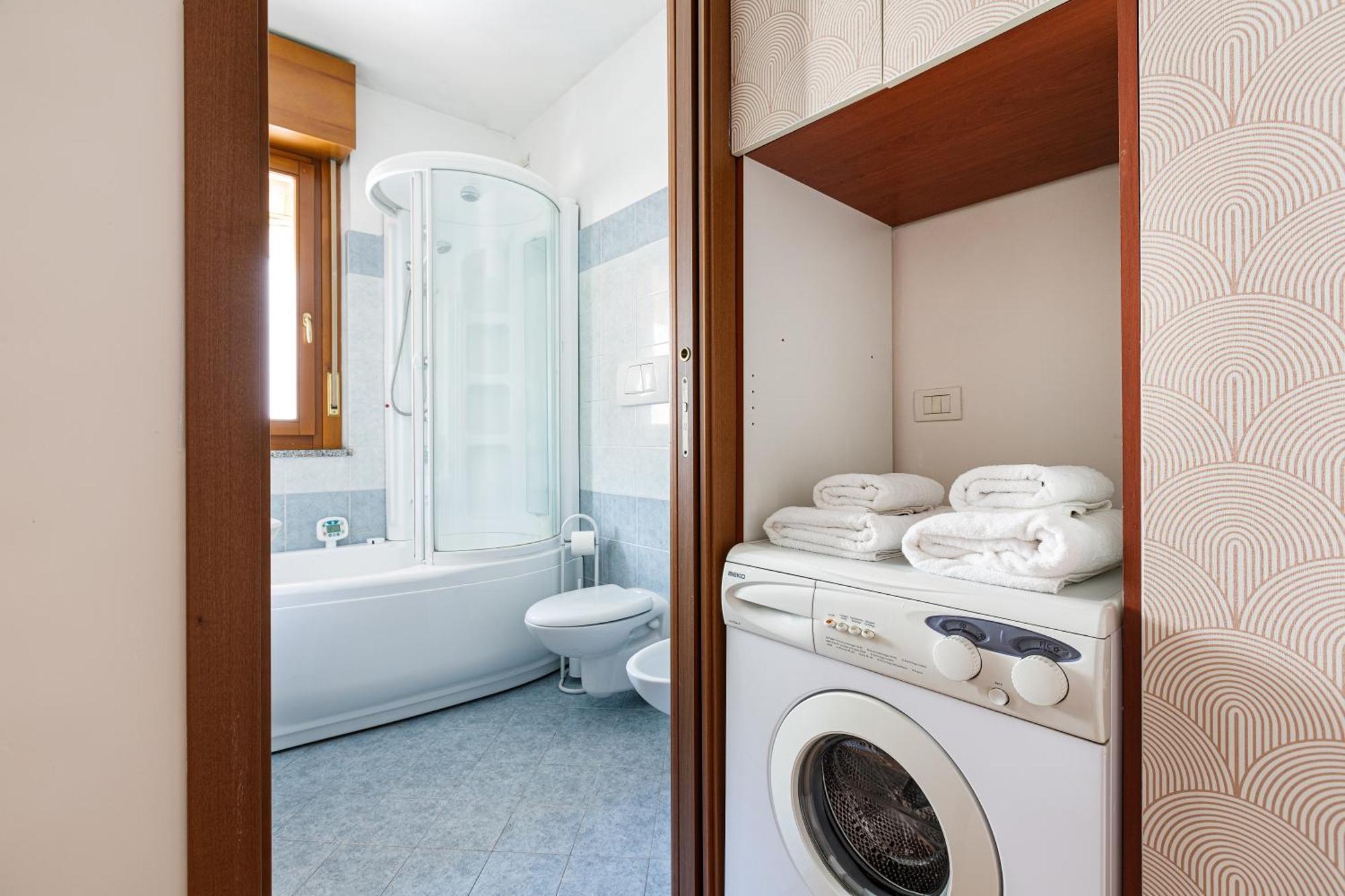 Cosy With Balcony & Private Garage Mailand