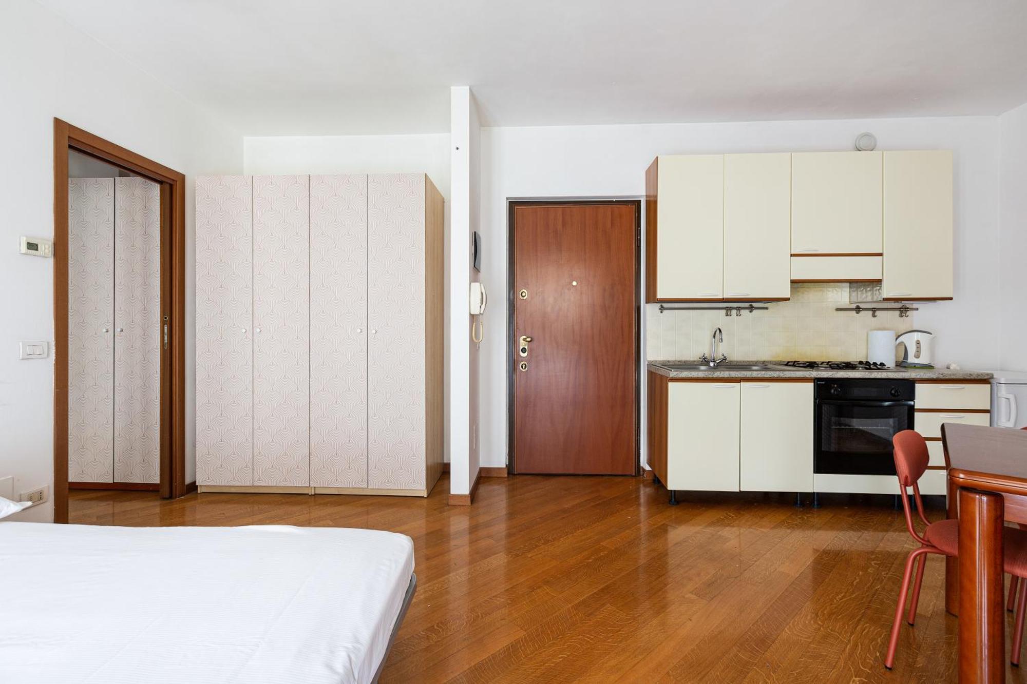Cosy With Balcony & Private Garage * Mailand